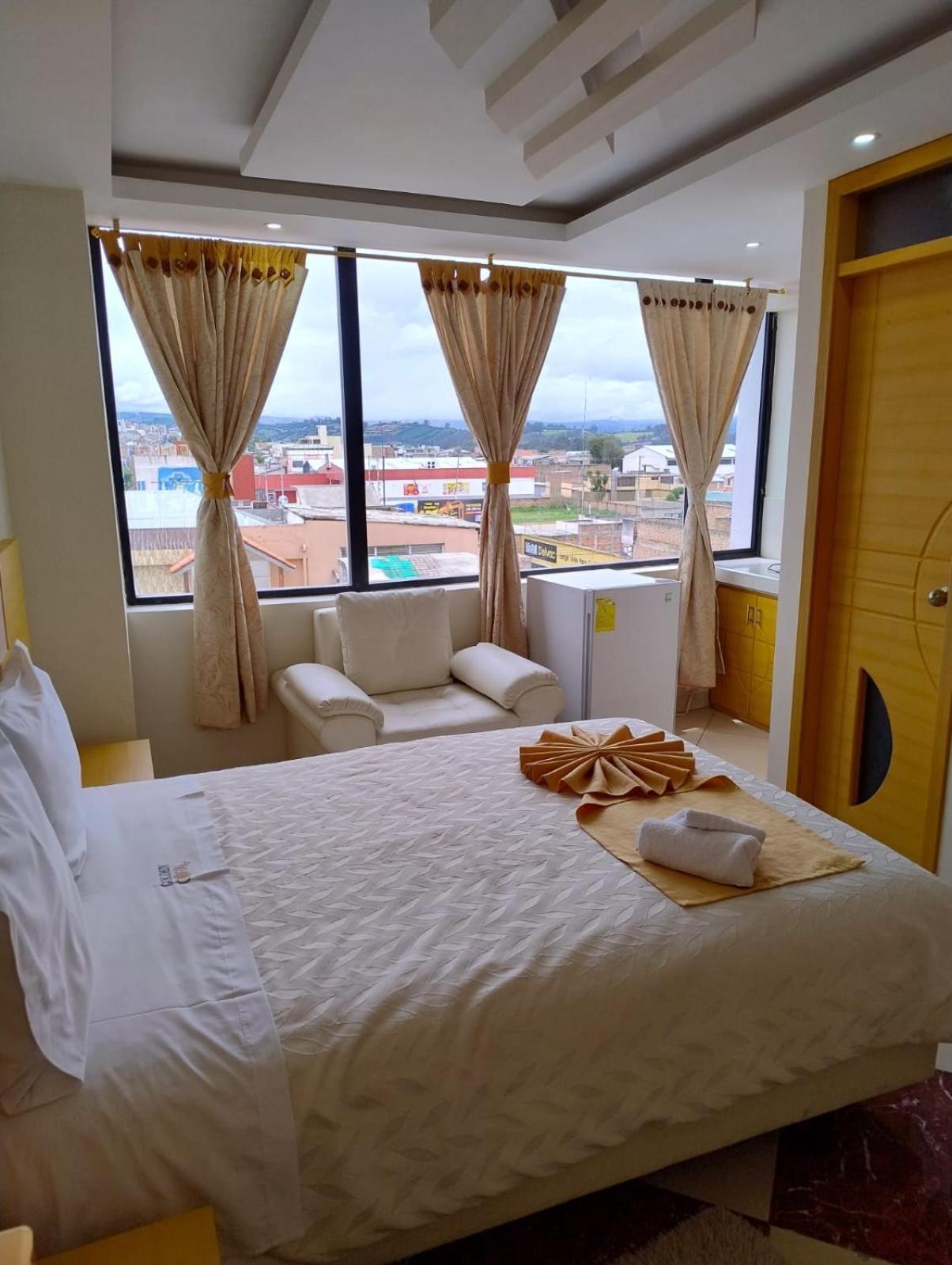 Hotel Golden Coral Tulcan Bagian luar foto